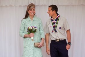 Kate Middleton e Bear Grylls | © Getty Images