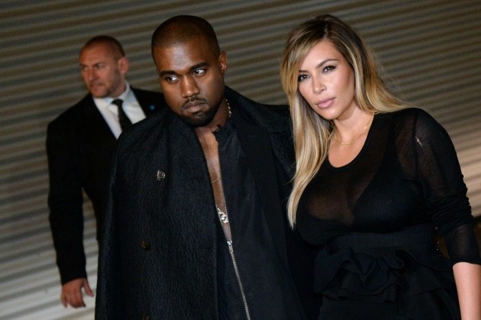 Kanye West e Kim Kardashian | © PIERRE ANDRIEU / Getty Images