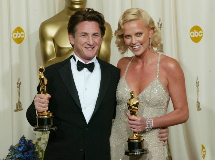 Sean Penn e Charlize Theron agli Oscar 2004 | ©  Frank Micelotta / Getty Images