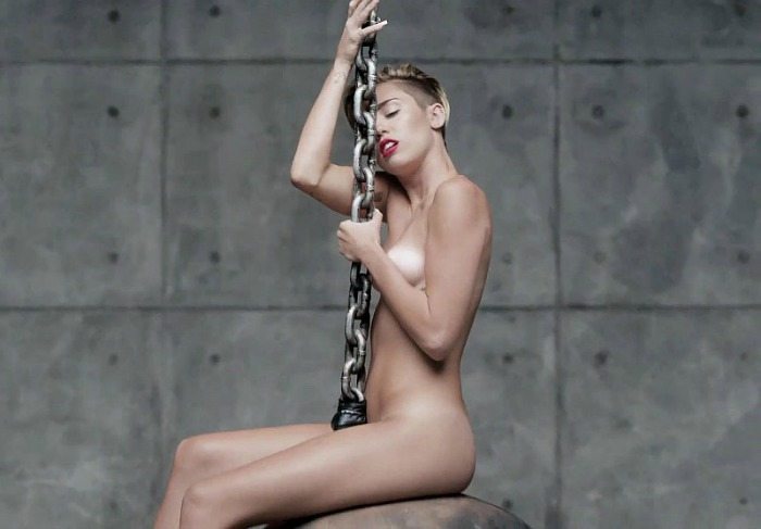 Miley Cyrus - Wrecking Ball