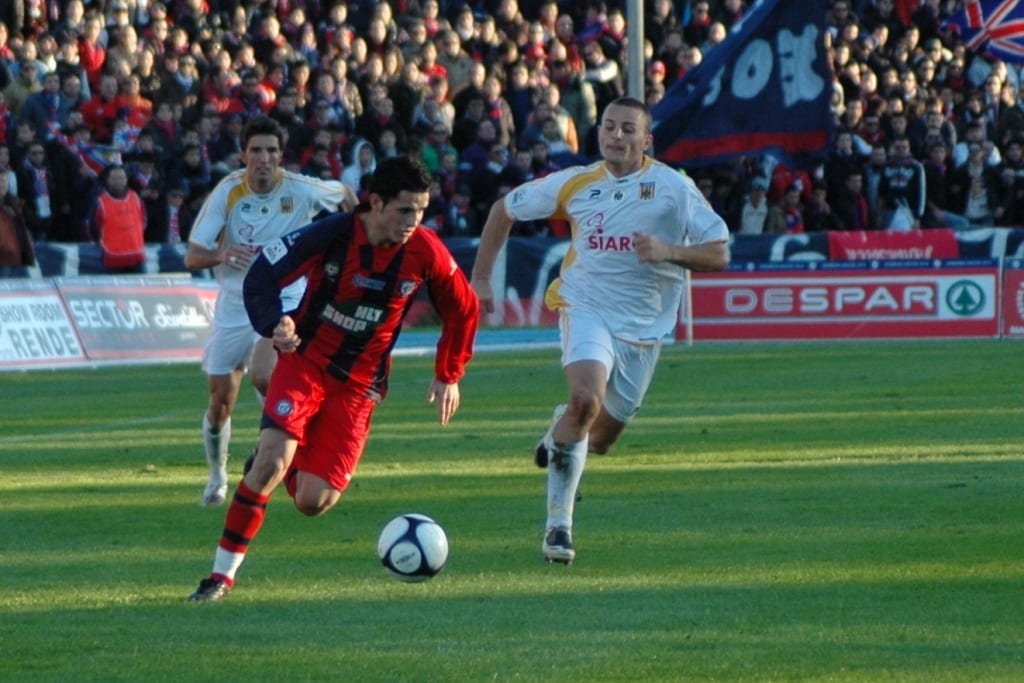 Danti in azione nel derby d'andata