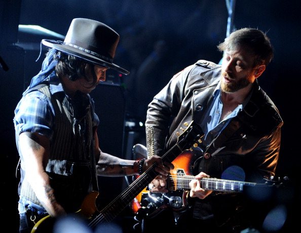 Johnny Depp e Dan Auerbach | © Kevin Winter/Getty Images