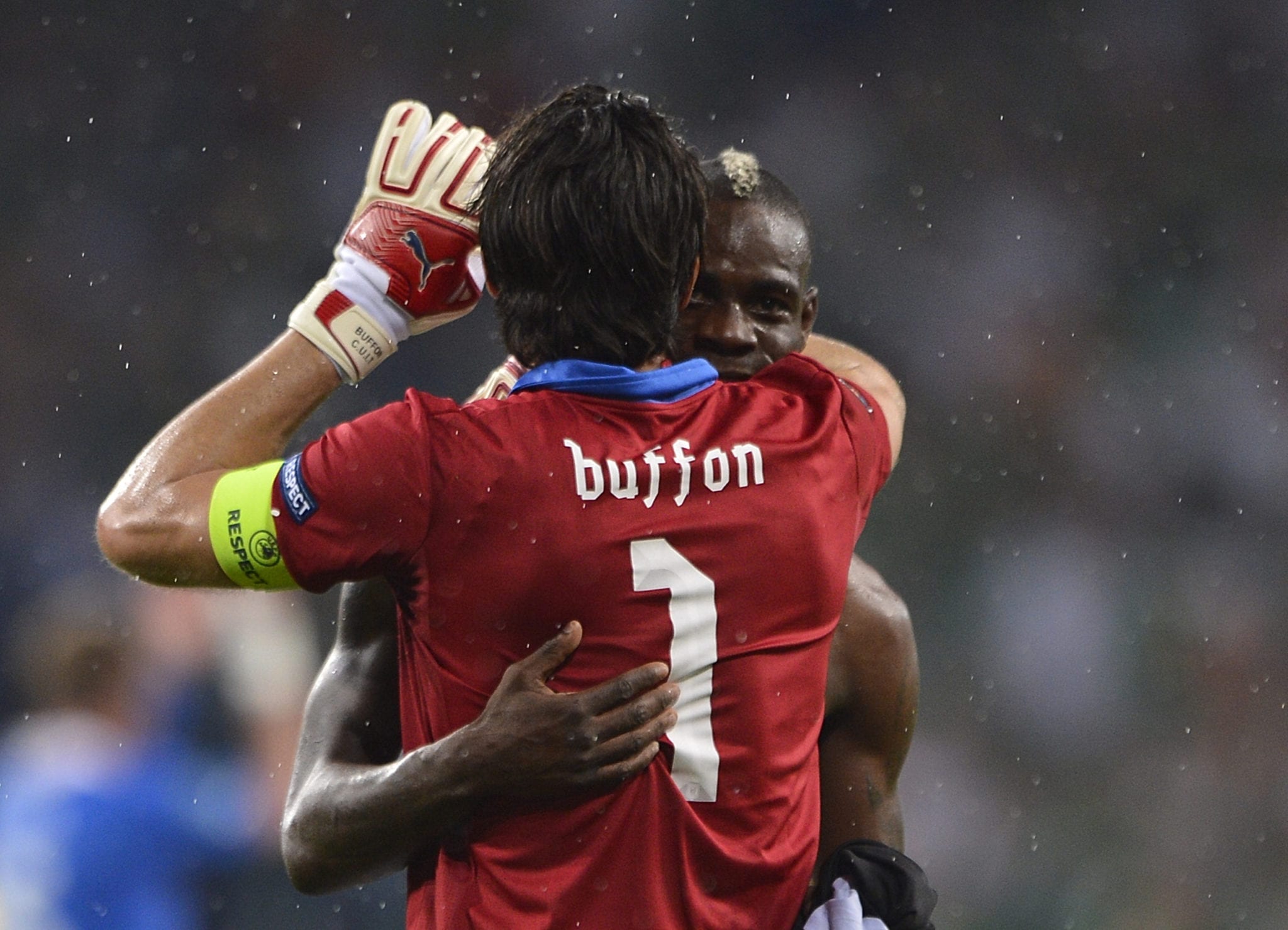 Italian forward Mario Balotelli (R) cele