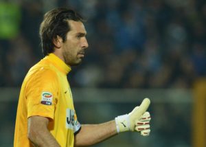 Buffon rinnova con la Juventus fino al 2015 | © LBERTO PIZZOLI/AFP/Getty Images