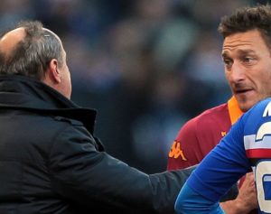 Delio Rossi, dito medio in Sampdoria-Roma | © Gabriele Maltinti/Getty Images 