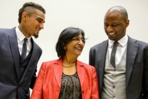 Boateng con Vieira e Navi Pillay, commisario Onu per i diritti umani ©FABRICE COFFRINI/AFP/Getty Images