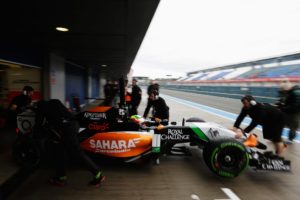 La Force India di Sergio Perez ai box del circuito di Jerez | © Andrew Hone / Getty Images