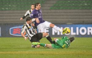 Simone Scuffet in uscita neutralizza da campione Matri in Udinese-Fiorentina di TIM Cup | © Dino Panato / Getty Images