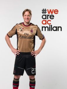 #WeAreAcMilan - Ambrosini in posa con la maglia 2013/2014