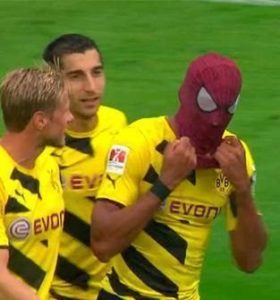 Aubameyang in versione Spiderman