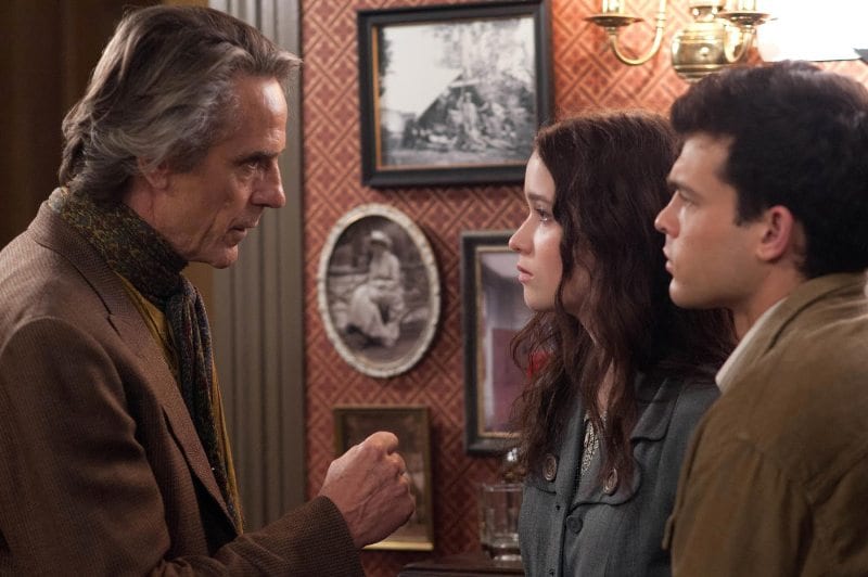 Jeremy Irons, Alice Englert e Alden Ehrenreich in un'immagine di Beautiful Creatures