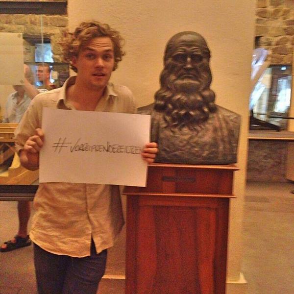 L'attore Finn Jones a Vinci (Firenze)