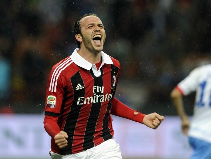 Il Milan riaggancia il 3° posto con doppietta di Pazzini | © Claudio Villa / Getty Images