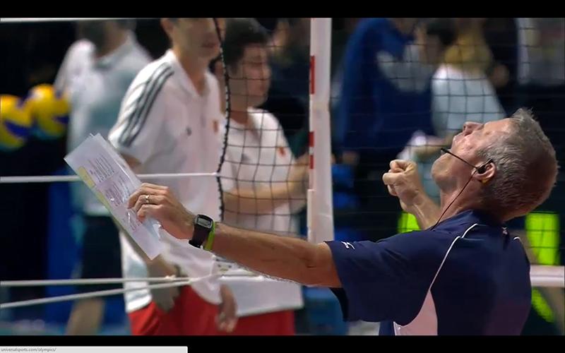 Karch Kiraly, tecnico USA esulta per la vittoria | Foto Twitter