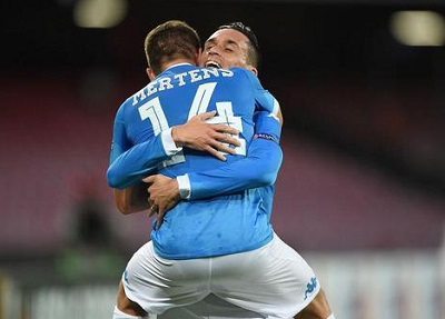 L'abbraccio tra Mertens e Callejon | Foto Twitter