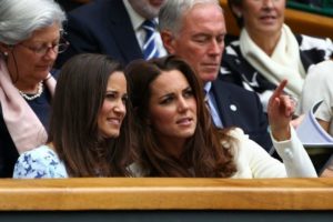 Pippa Middleton con Kate a Wimbledon ©Clive Brunskill/Getty Images