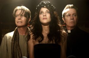 David Bowie, Marion Cotillard e Gary Oldman in un'immagine di The Next Day