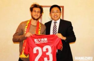 Diamanti con la sua nuova maglia|©  Guangzhou Evergrande fc 