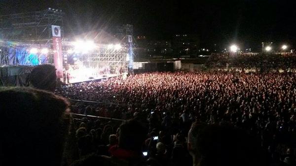 Palco e pubblico per la presentazione del Cagliari 2014/15 | Foto Twitter / Il Pallonaro