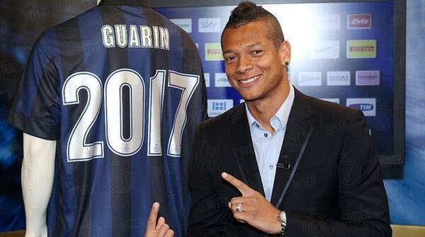 Fredy Guarin felice del rinnovo | Foto Twitter / Il Pallonaro