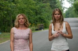 Elisabeth Shue e Jennifer Lawrence in un'immagine di Hates - House at the End of the Street