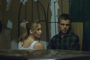 Jennifer Lawrence e Max Thieriot in una scena di Hates - House at the End of the Street