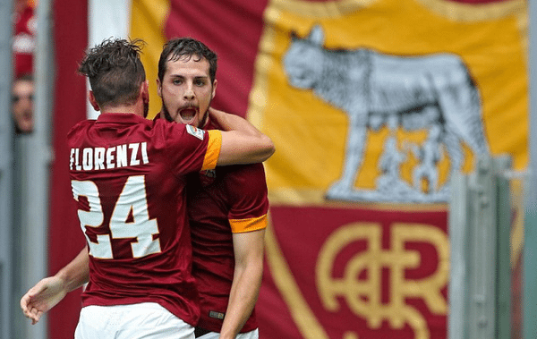 L'abbraccio tra Florenzi e Destro dopo l'1-0 | Foto Twitter