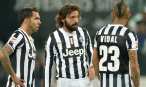 Arturo Vidal di spalle con le altre stelle bianconere uscenti Pirlo e Tevez | Foto Twitter