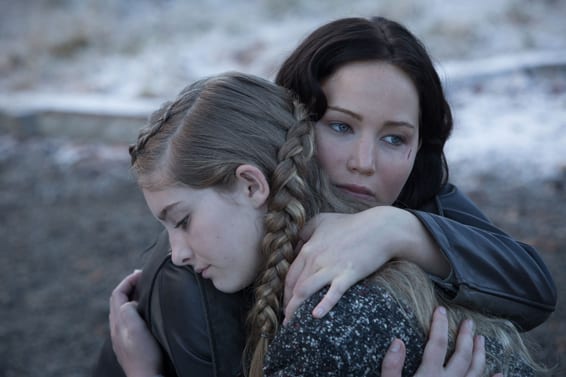 Katniss e Prim in un'immagine di Hunger Games: La ragazza di fuoco