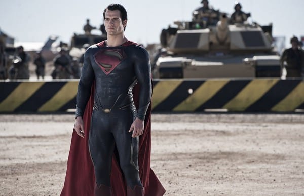 Henry Cavill nei panni di Superman in L'uomo d'acciaio