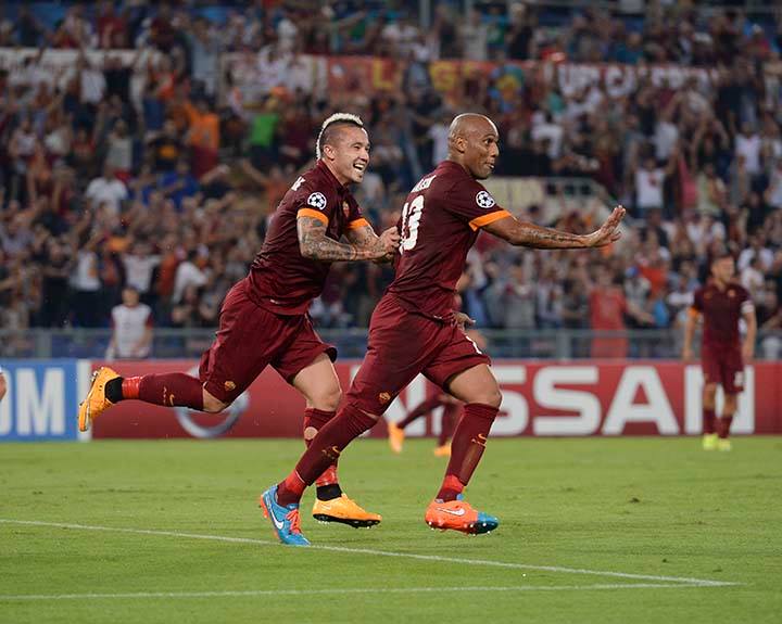 Esultanza di Maicon e Nainggolan