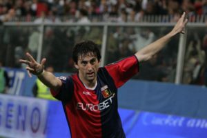 Diego Milito, unico autore di una tripletta nei Derby della Lanterna | Foto Web