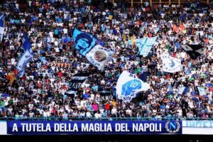 Curva B del Napoli | Foto Twitter / Il Pallonaro