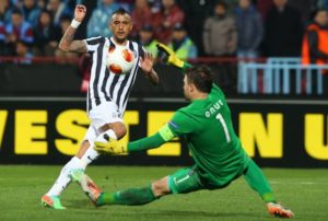 Vidal nell'azione del gol